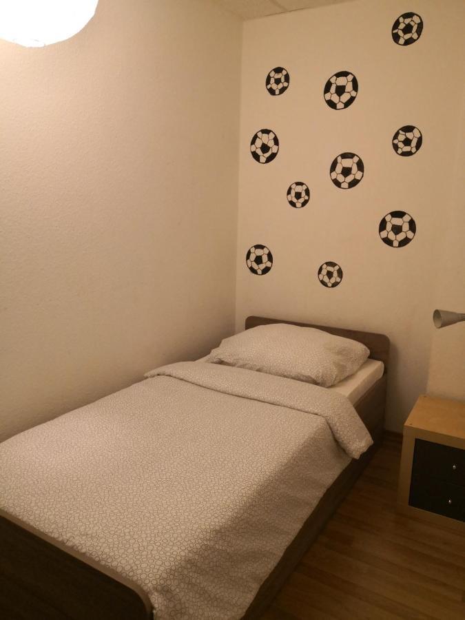 Niederneuendorf Fussball Ecke חדר תמונה
